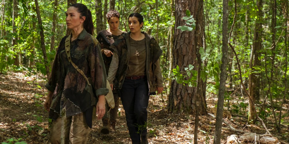 Alanna-Masterson-as-Tara-Chambler-Briana-Venskus-as-Beatrice-Nicole-Barre-as-Kathy-The-Walking-Dead---Season-7-Episode-6.jpg